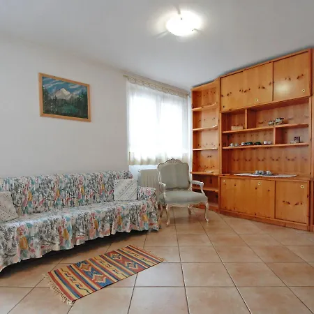 Apartment Locazione Turistica Casa Fumarogo.1 *